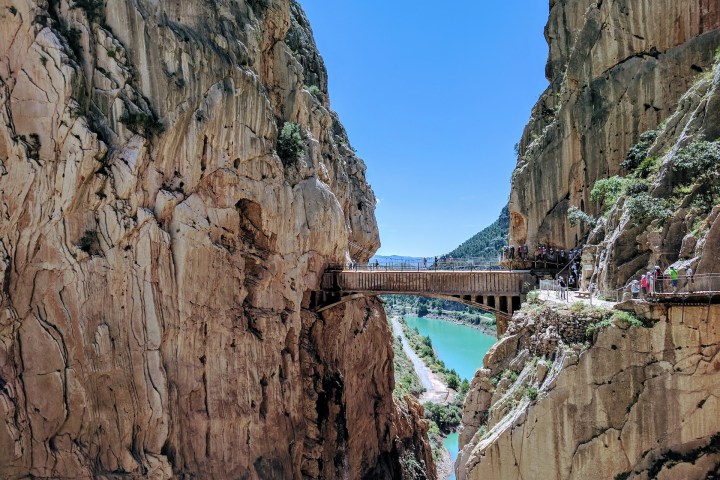 Puente entre montañas en Caminito del Rey