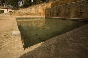 Aljibes en la Alhambra con agua de río