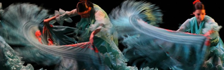 mujeres bailando flamenco